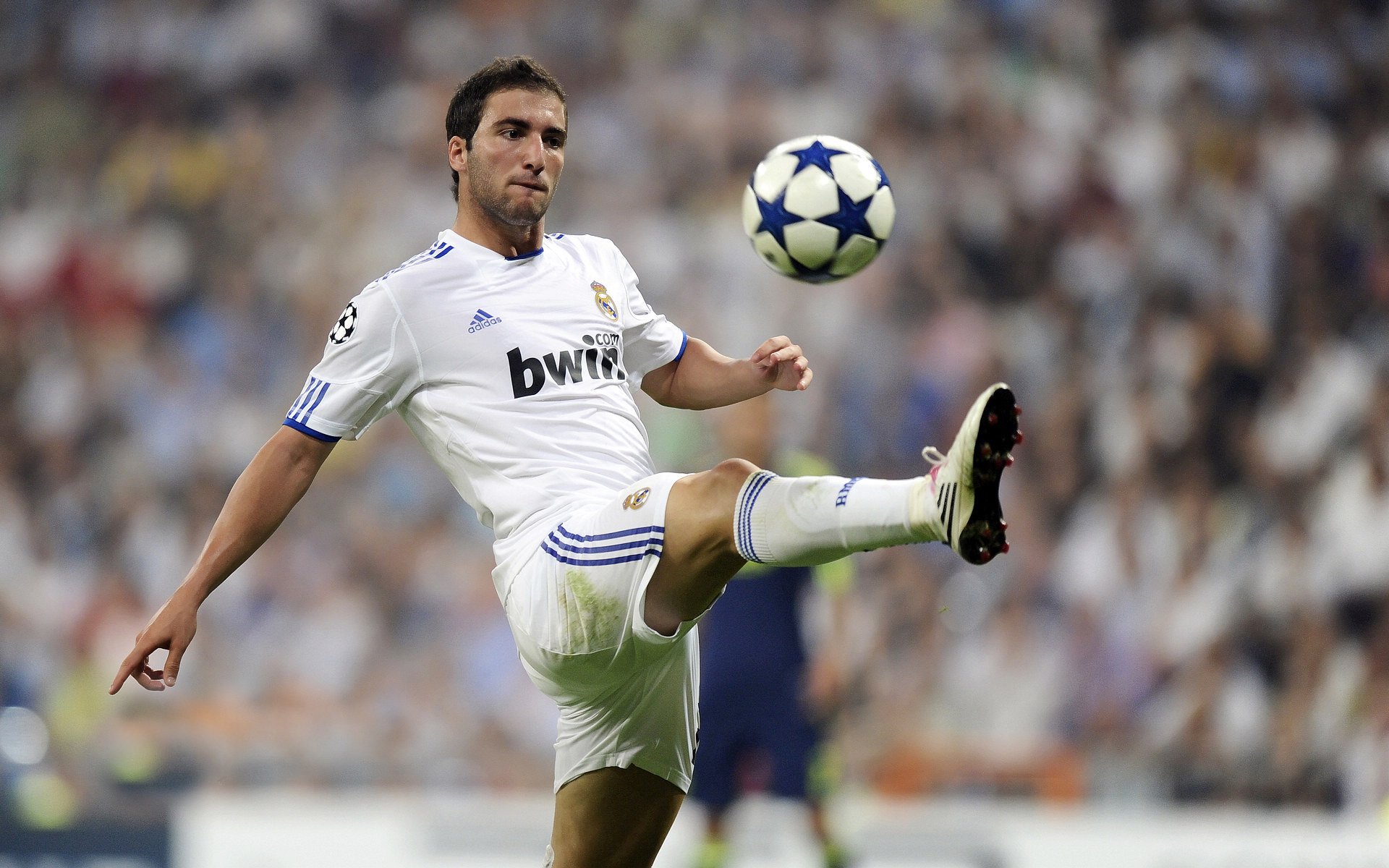 欧洲杯激情狂欢：让人血脉喷张的比赛瞬间，欧洲杯视频锦集